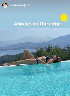 Amanda Holden feet photo thumbnail