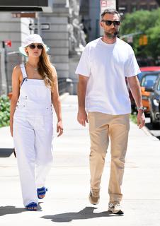 Jennifer Lawrence feet photo thumbnail