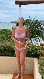 Tania Rincón feet photo thumbnail
