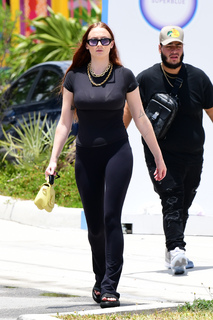 Sophie Turner feet photo thumbnail