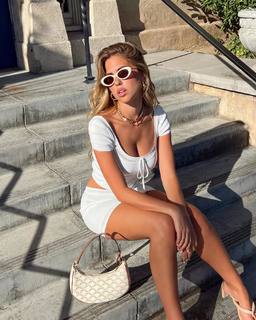 Kara Del Toro feet photo thumbnail