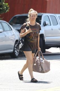 Alicia Silverstone feet photo thumbnail