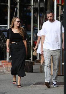 Jennifer Lawrence feet photo thumbnail