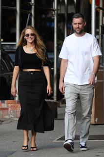 Jennifer Lawrence feet photo thumbnail