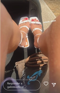 Adriane Galisteu feet photo thumbnail