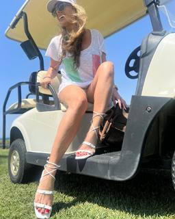 Adriane Galisteu feet photo thumbnail