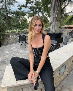 Chiara Ferragni feet photo thumbnail