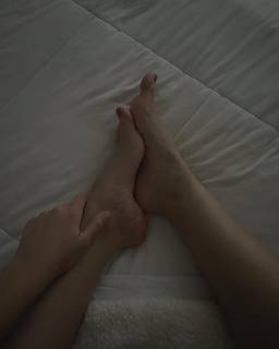 Kéfera Buchmann feet photo thumbnail