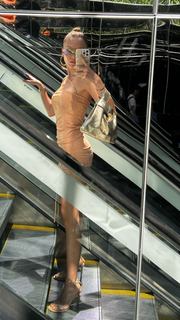 Duygu Özaslan feet photo thumbnail