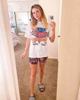 Tiffany Alvord feet photo thumbnail