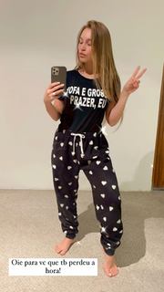 Carla Diaz feet photo thumbnail