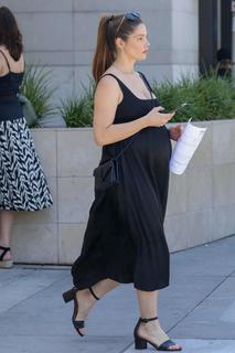 Ashley Greene feet photo thumbnail