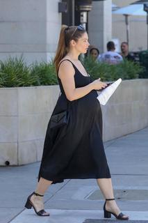 Ashley Greene feet photo thumbnail