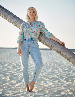 Holly Willoughby feet photo thumbnail