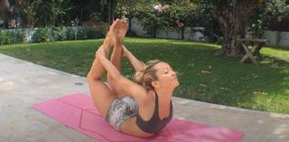 Kino MacGregor feet photo thumbnail