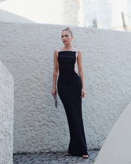 Duygu Özaslan feet photo thumbnail
