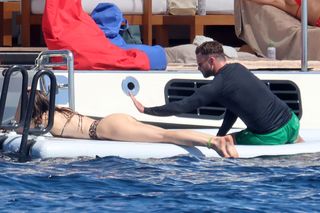Jessica Biel feet photo thumbnail