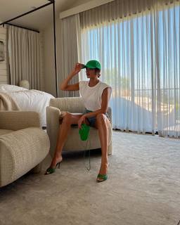 Olivia Culpo feet photo thumbnail