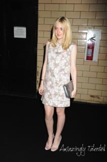 Dakota Fanning feet photo thumbnail