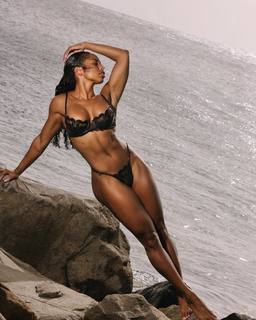 Qimmah Russo feet photo thumbnail