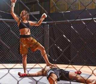 Isis Valverde feet photo thumbnail