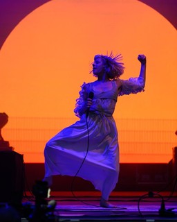 Aurora Aksnes feet photo thumbnail