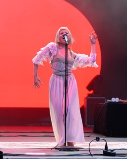 Aurora Aksnes feet photo thumbnail