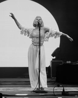 Aurora Aksnes feet photo thumbnail