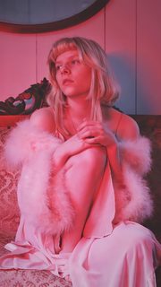 Aurora Aksnes feet photo thumbnail