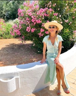 Giada De Laurentiis feet photo thumbnail