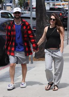 Ashley Greene feet photo thumbnail