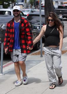 Ashley Greene feet photo thumbnail