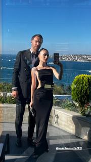 Duygu Özaslan feet photo thumbnail