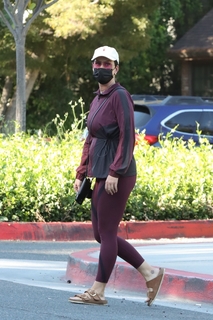 Katy Perry feet photo thumbnail