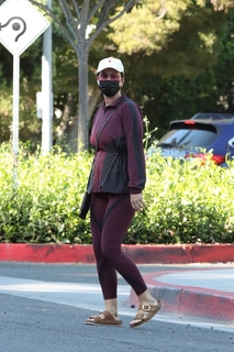 Katy Perry feet photo thumbnail