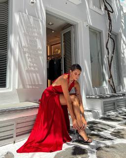 Valentina Vignali feet photo thumbnail