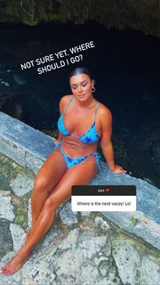 Joy Taylor feet photo thumbnail