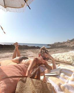 Seyma Subasi feet photo thumbnail