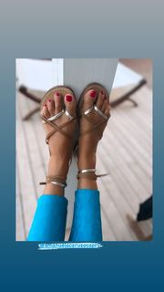 Elena Santarelli feet photo thumbnail