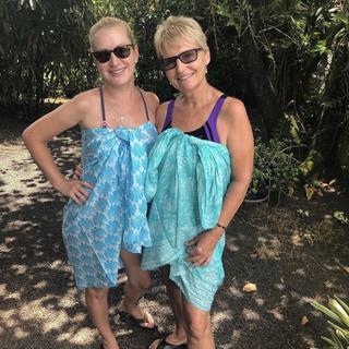 Angela Kinsey feet photo thumbnail