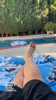 Angela Kinsey feet photo thumbnail