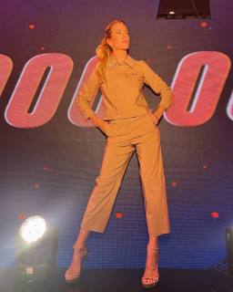 Nicole Neumann feet photo thumbnail