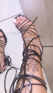 Victoria Waldrip feet photo thumbnail