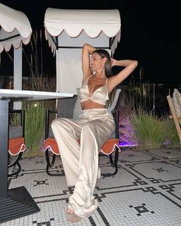 Carolina Ardohain feet photo thumbnail