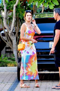Alessandra Ambrosio feet photo thumbnail