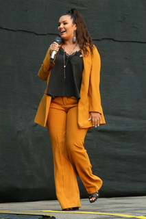 Ewa Farna feet photo thumbnail