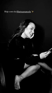 Larissa Manoela feet photo thumbnail