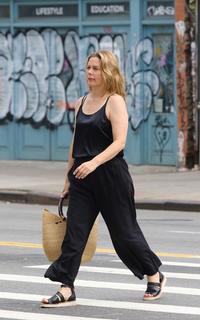 Alicia Silverstone feet photo thumbnail