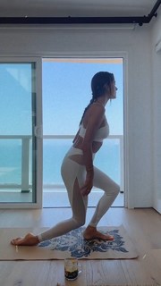 Alessandra Ambrosio feet photo thumbnail