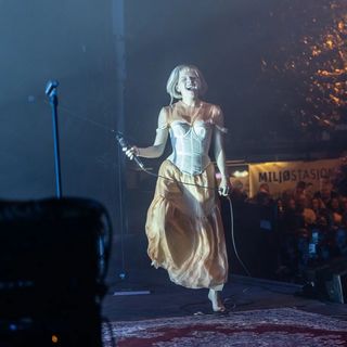 Aurora Aksnes feet photo thumbnail